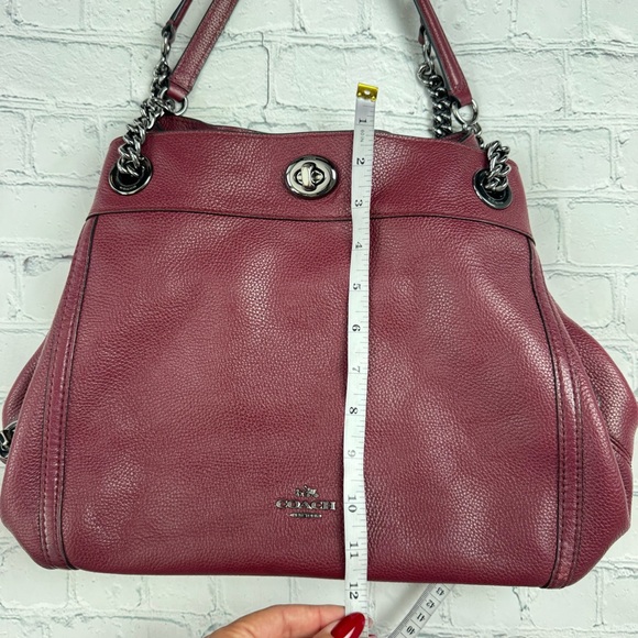 Coach burgundy red boho pose with 3 pockets and chain handle - Picture 11 of 15